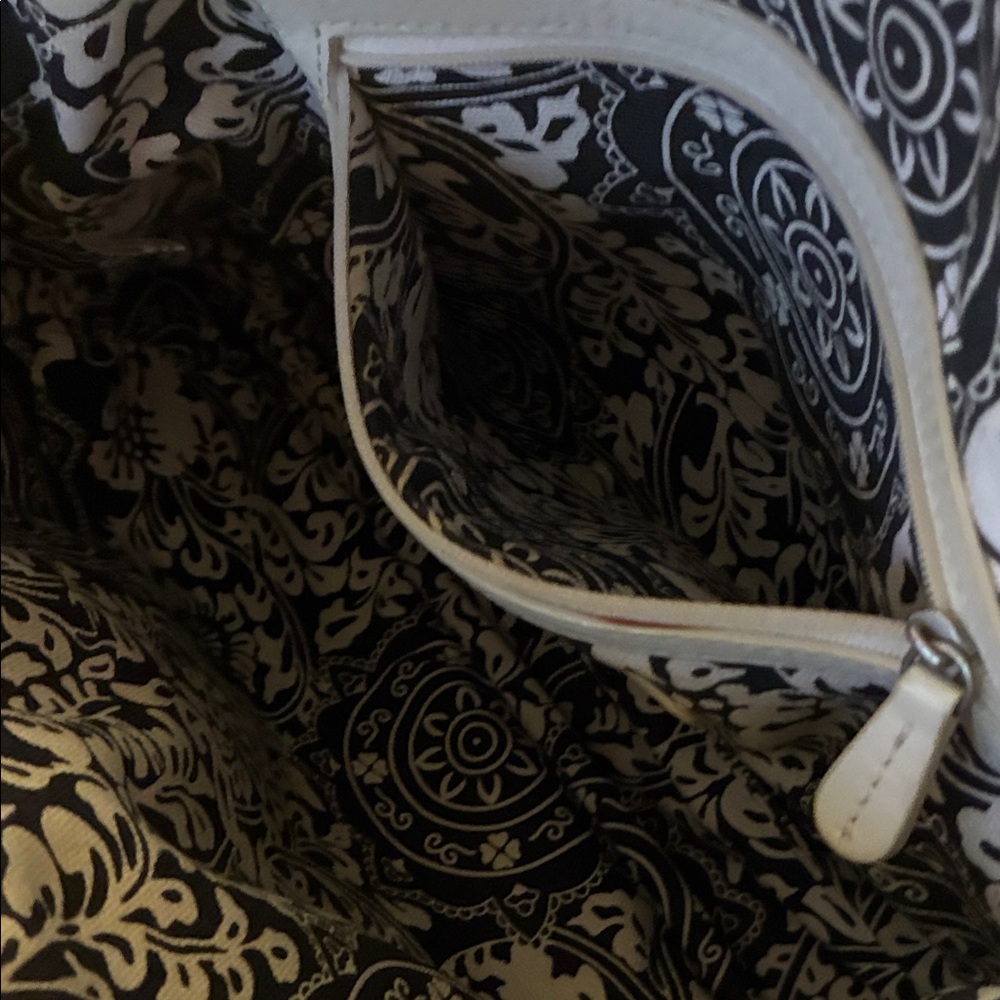 Audrey Brooke Black and Cream Tote Bag - Picture 8 of 9